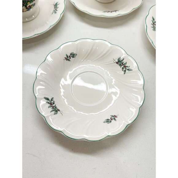 Set of 4 Vintage Nikko Happy Holidays Porcelain China Cups/Saucers - Picture 6 of 7
